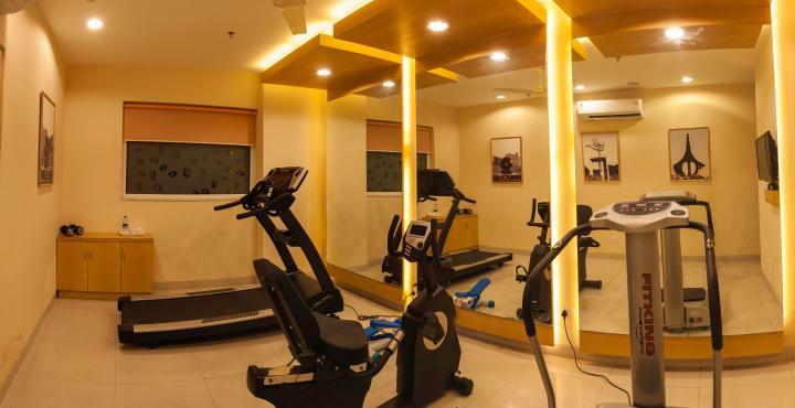 Red Fox Hotel, Chandigarh Bagian luar foto