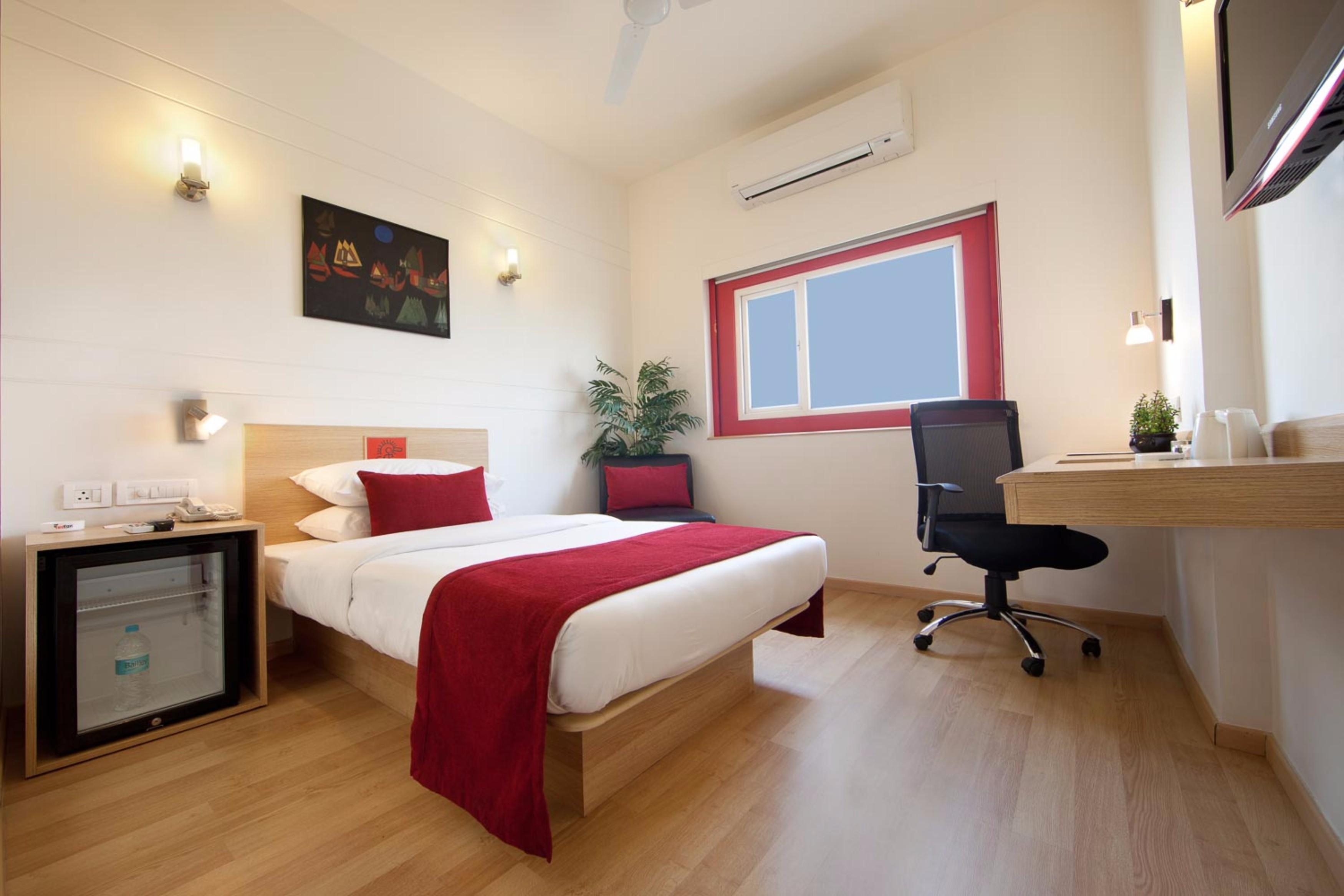 Red Fox Hotel, Chandigarh Bagian luar foto