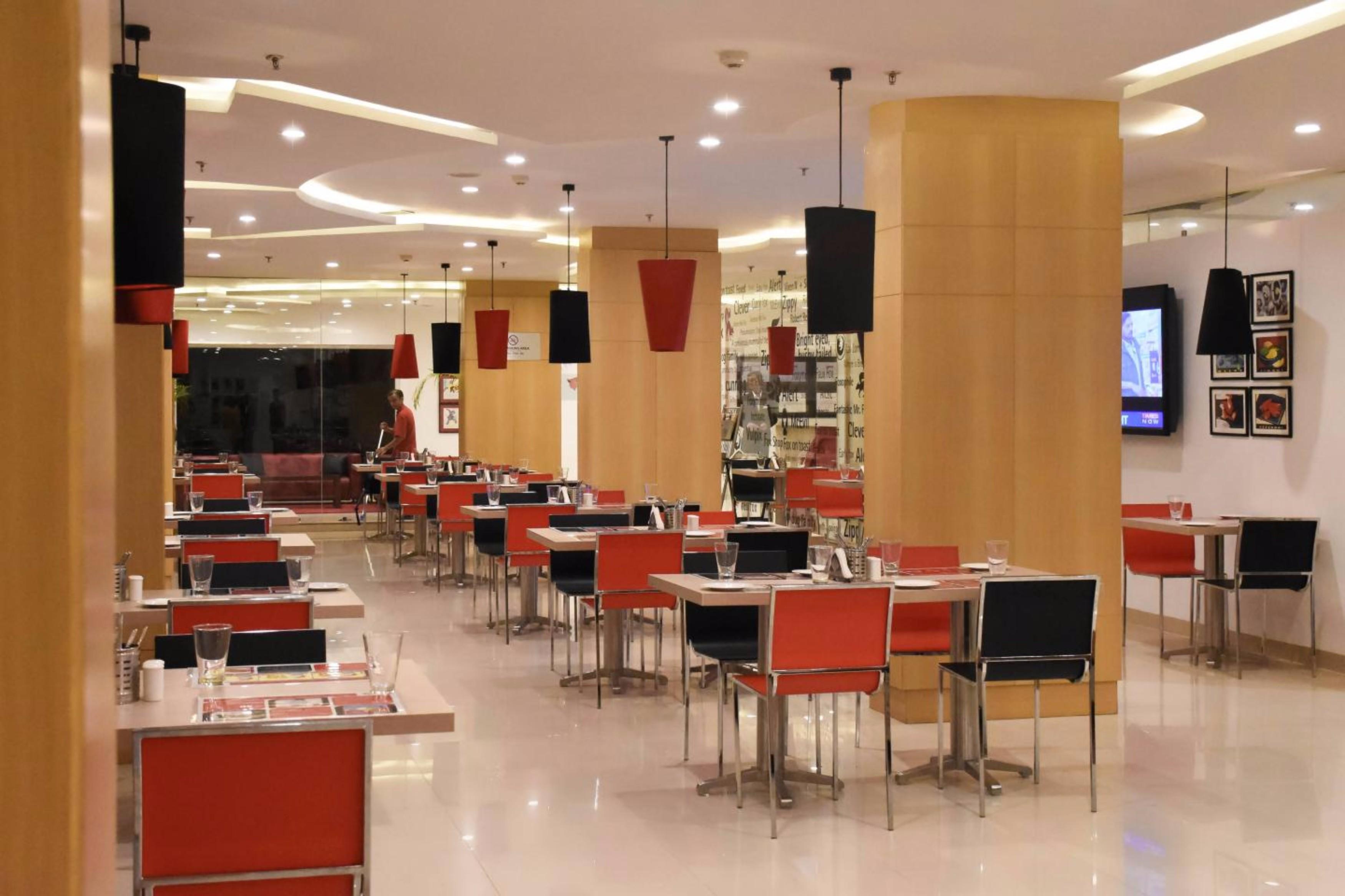 Red Fox Hotel, Chandigarh Bagian luar foto
