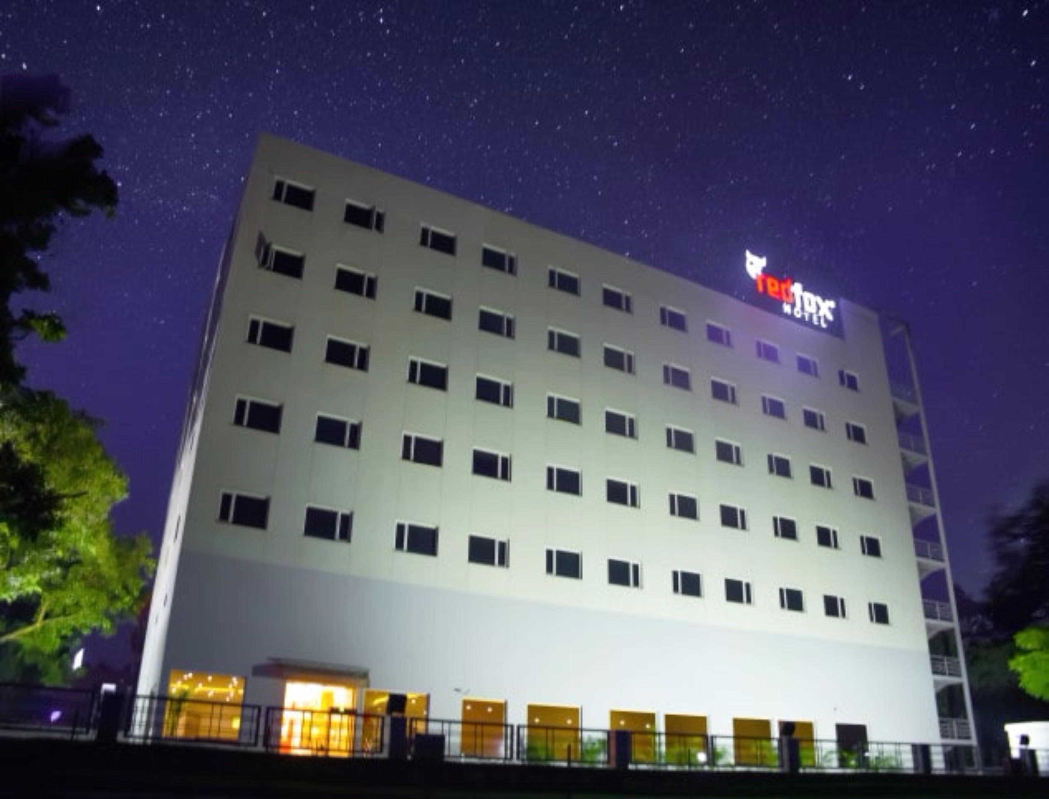 Red Fox Hotel, Chandigarh Bagian luar foto