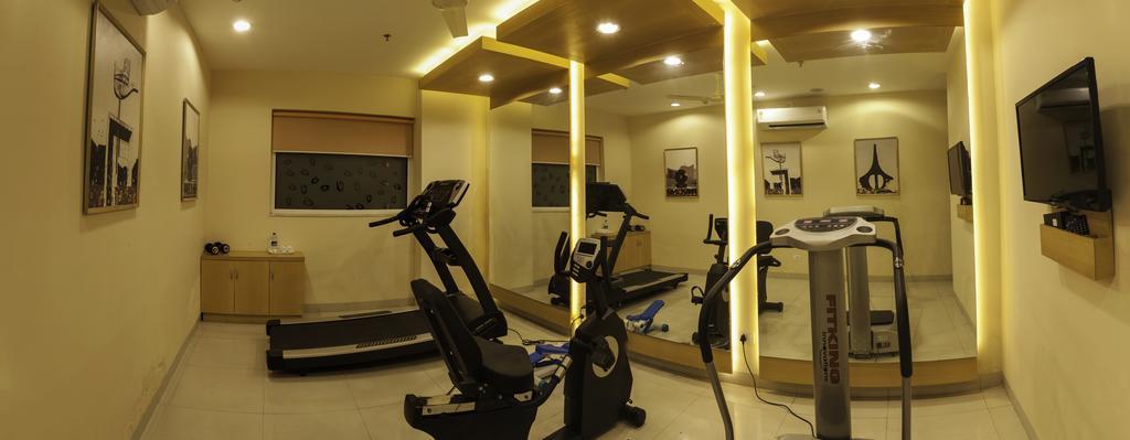 Red Fox Hotel, Chandigarh Bagian luar foto