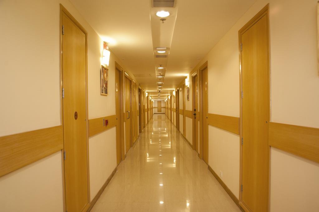 Red Fox Hotel, Chandigarh Bagian luar foto