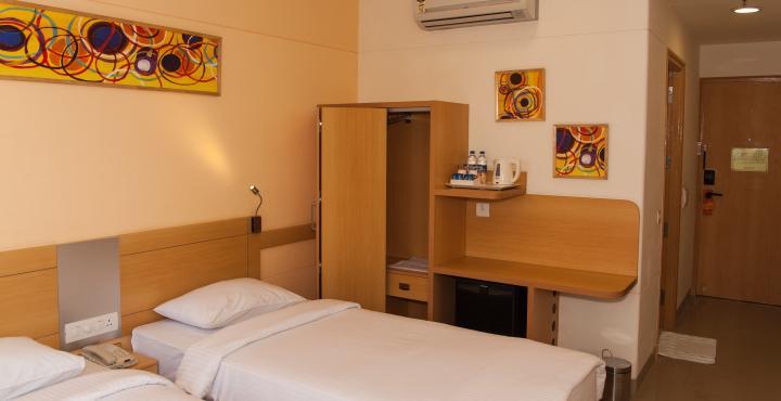 Red Fox Hotel, Chandigarh Bagian luar foto