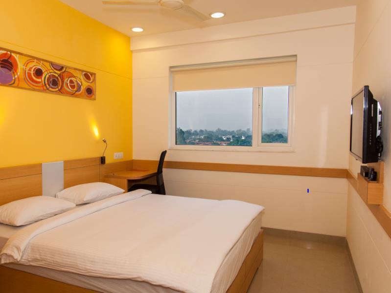 Red Fox Hotel, Chandigarh Bagian luar foto