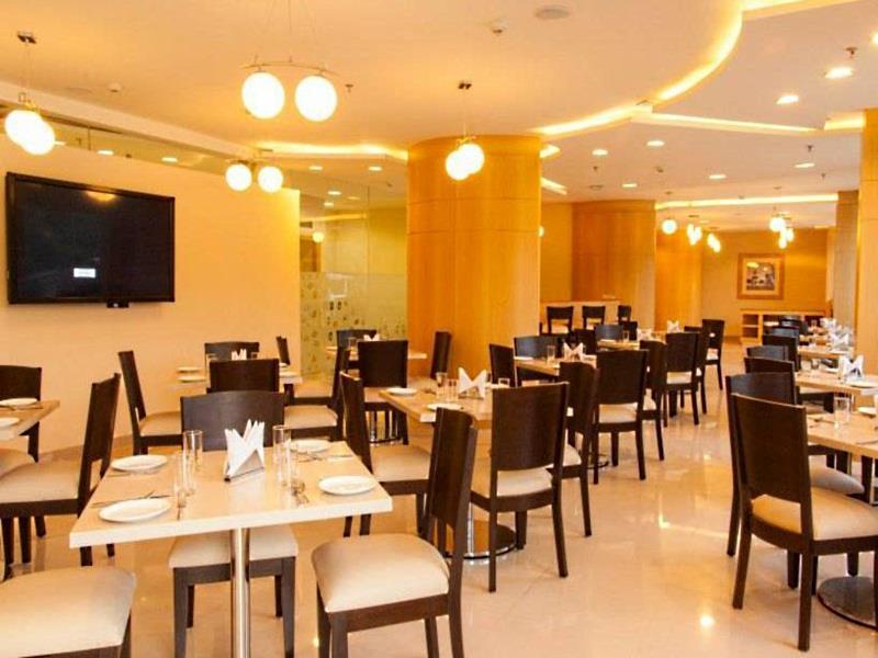 Red Fox Hotel, Chandigarh Bagian luar foto