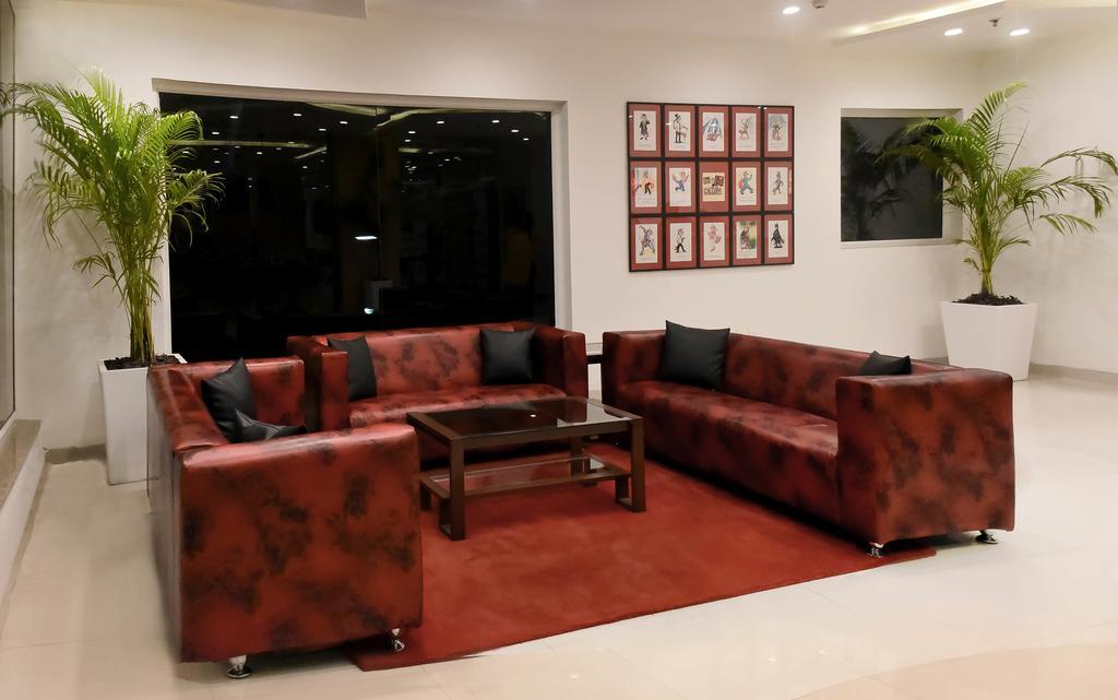 Red Fox Hotel, Chandigarh Bagian luar foto