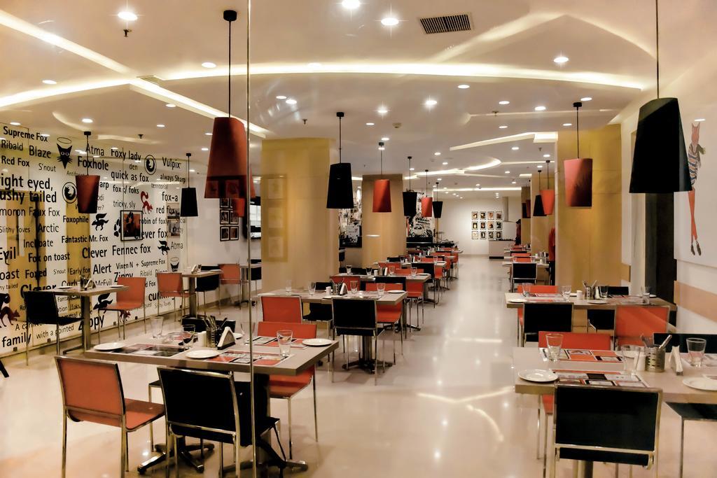 Red Fox Hotel, Chandigarh Bagian luar foto
