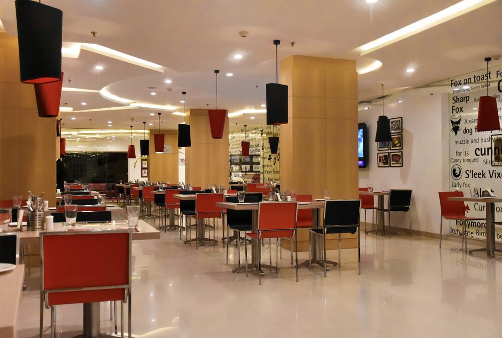 Red Fox Hotel, Chandigarh Bagian luar foto