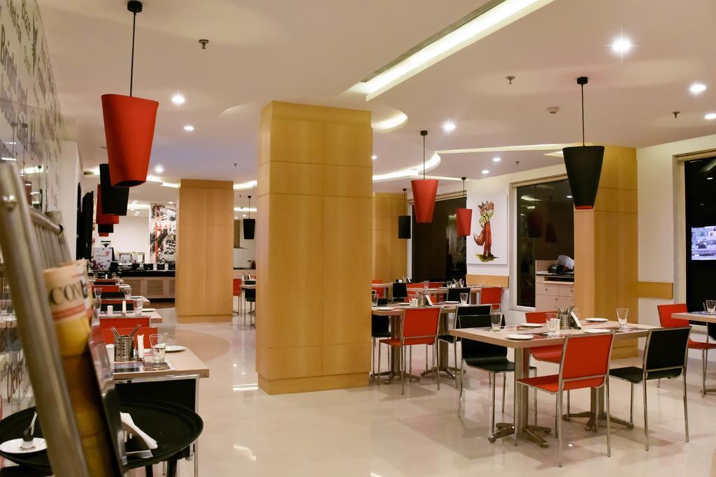 Red Fox Hotel, Chandigarh Bagian luar foto