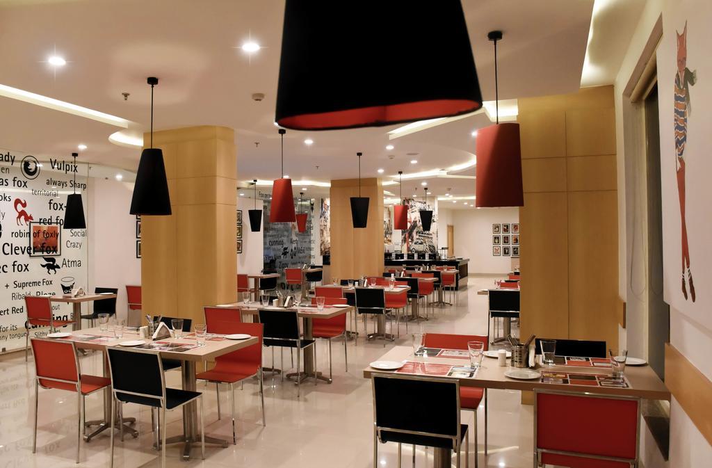 Red Fox Hotel, Chandigarh Bagian luar foto