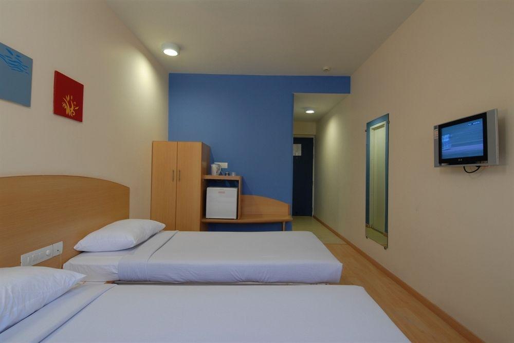 Red Fox Hotel, Chandigarh Bagian luar foto