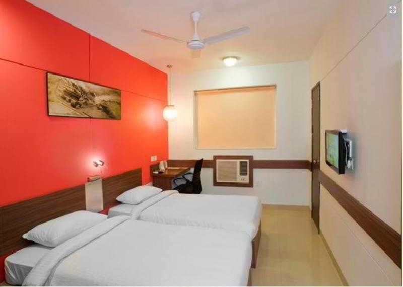 Red Fox Hotel, Chandigarh Bagian luar foto