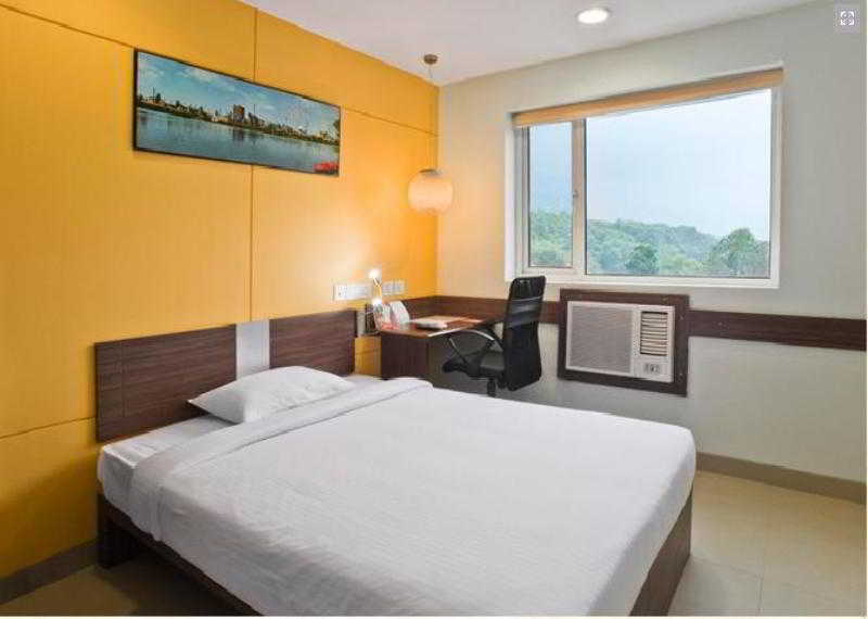 Red Fox Hotel, Chandigarh Bagian luar foto