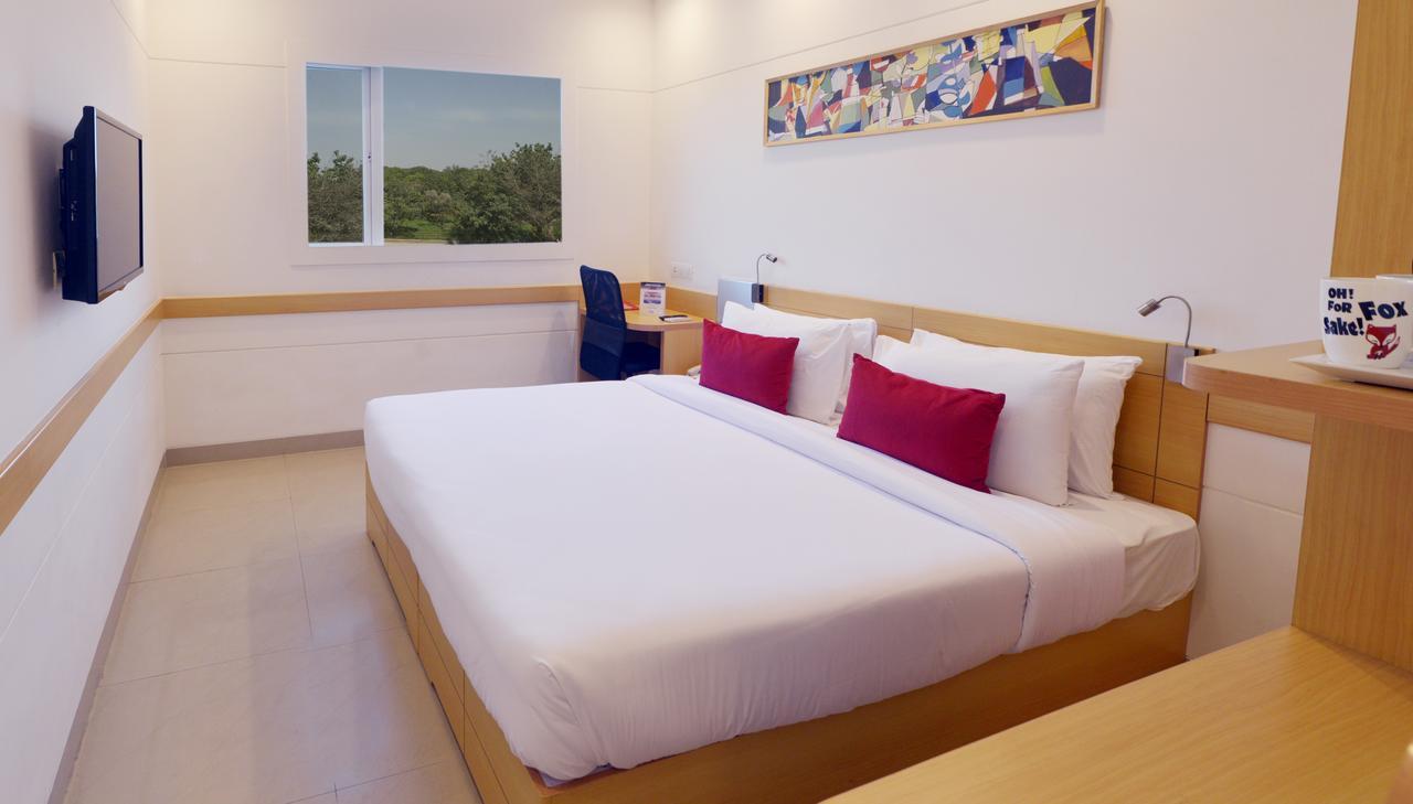 Red Fox Hotel, Chandigarh Bagian luar foto